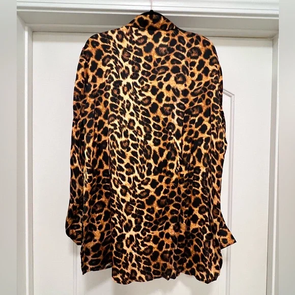 NWOT Chloe Kristyn Erin Leopard Button Down Top with Tie Belt - Picture 3 of 10